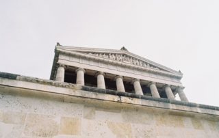 Upward view of a justice building